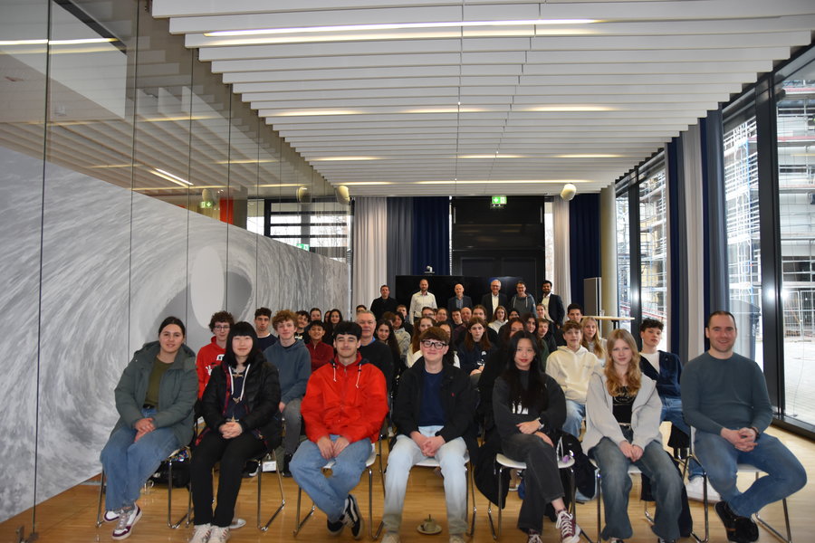 Schüler*innen aus Utrecht und Wiesbaden besuchten GSI/FAIR.