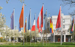 Die Flaggen der FAIR-Partnerländer auf dem Gelände von FAIR und GSI