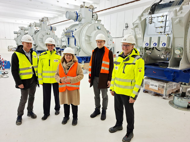 Besichtigung der Fortschritte beim FAIR-Bau (v.l. Dr. Inti Lehmann, Dr. Katharina Stummeyer, Svenja Schulze, Georg Händel, Jörg Blaurock) Besichtigung der Fortschritte beim FAIR-Bau (v.l. Dr. Inti Lehmann, Dr. Katharina Stummeyer, Svenja Schulze, Georg Händel, Jörg Blaurock)