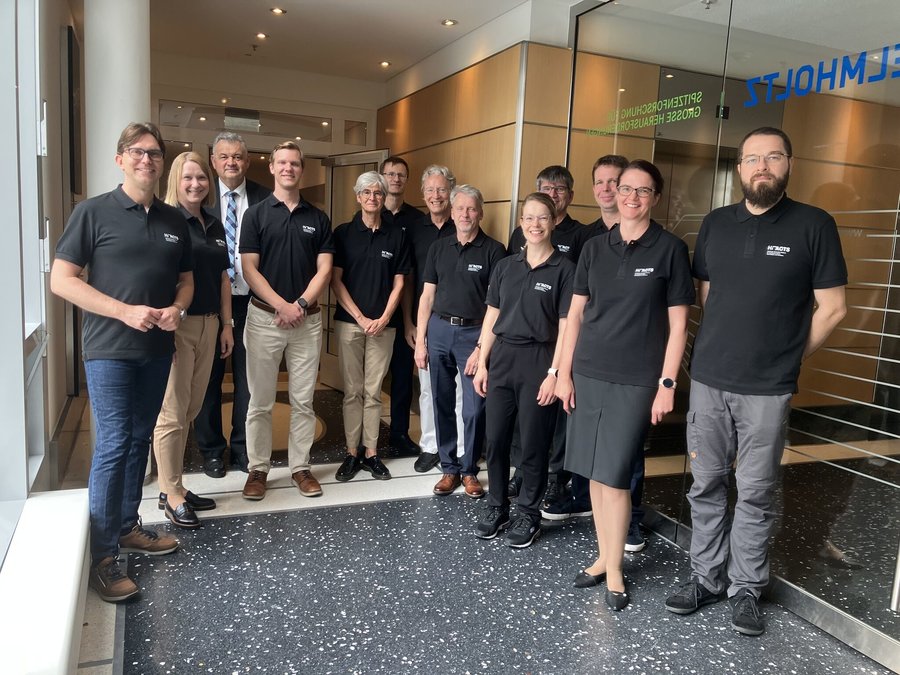 Vertreter*innen der Helmholtz-Zentren stellten Hi-Acts bei der Evaluation vor Gruppenbild der Zentrenvertreter*innen