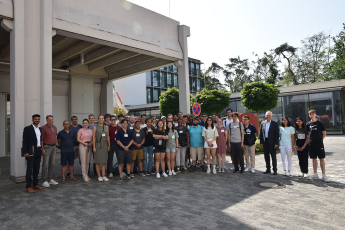 Group photo with all International Summer University participants 